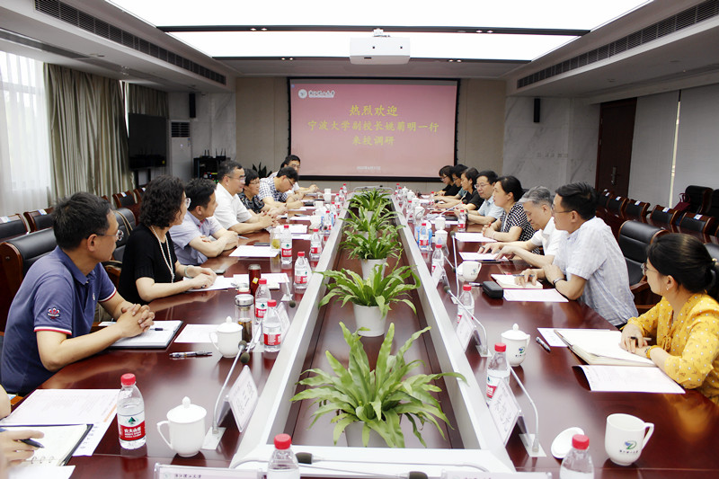 座谈会照片 座谈会照片