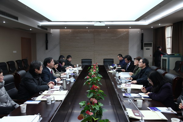 省社联秘书长周鹤鸣一行来校指导东方纺织经济与文化研究中心建设